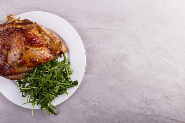 Thigh turkey baked in the oven with spices on a white plate on t — Stock Photo, Image