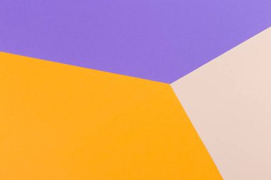 Kağıt boş mor, sarı, pastel arka plan, geometrik olarak yer. Sunular için renk boş, kopyalama alanı.