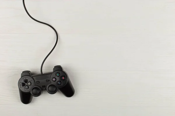 Gamepad Przewodem Białym Tle Koncepcja Weekendowa Hobby Gry Kopiuj Przestrzeń — Zdjęcie stockowe