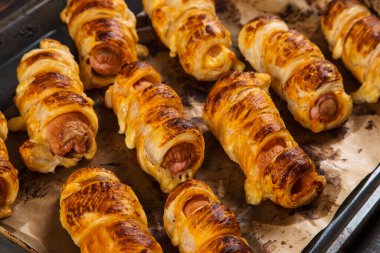 Ev yapımı hamur işleri, kendi elleriyle sosis, iştah açıcı ve basit tarifler..