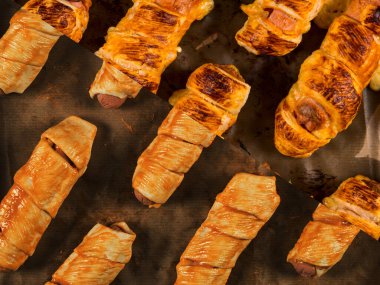 Ev yapımı hamur işleri, kendi elleriyle sosis, iştah açıcı ve basit tarifler..