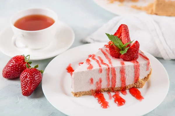Desayuno Dulce Delicioso Pastel Queso Con Fresas Frescas Menta Receta — Foto de Stock