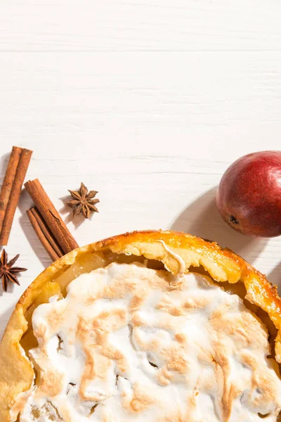 Armutlu lezzetli turta, tarçınlı ev yapımı pasta, tatlı tatlı kahvaltısı. Boşluğu kopyala.