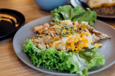 Masada tavuk ile Fried Noodles