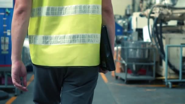 Factory worker walking through industrial facilities — Stock Video