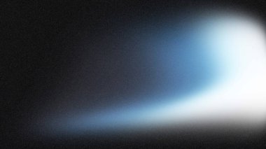 Yumuşak gradyan ışık efekti, yaratıcı ve sanatsal uygulamalar için uygun sakin bir ortam sağlayan, koyu bir arka planda birleşen mavi ve beyaz renklere sahiptir.