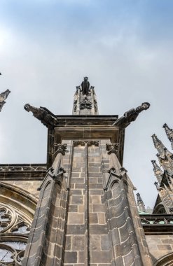 Katedrali, Saint Vitus (1344) kule koruma korkutucu gargoyles ile Prag, Çek Cumhuriyeti, mimari ayrıntılı olarak 