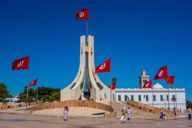 Tunus, Tunus - 5 Eylül 2025 Kasbah Meydanı 'nda Tunus bayrakları