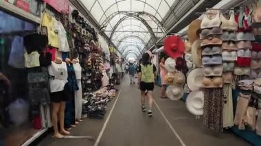 Almaty, Kazakistan - 18 Haziran 2025 - Almatı 'daki ünlü Yeşil Pazar