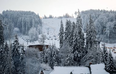 Kayak asansörleri Bukovel, Karpatlar, dağ sporları, kayak, kayak pisti 2A
