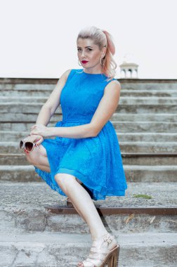 seksi sarışın basamaklarda, güzel parlak kadınlar Tema