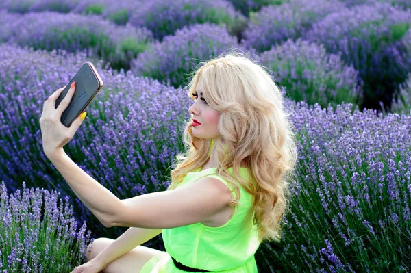 Woman Takes Photos Lavender Bushes Flowers Women — Stock Photo, Image