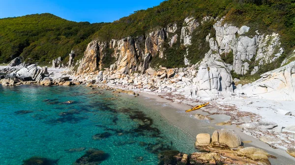 Kayak Mar Una Hermosa Playa Soleada — Foto de Stock