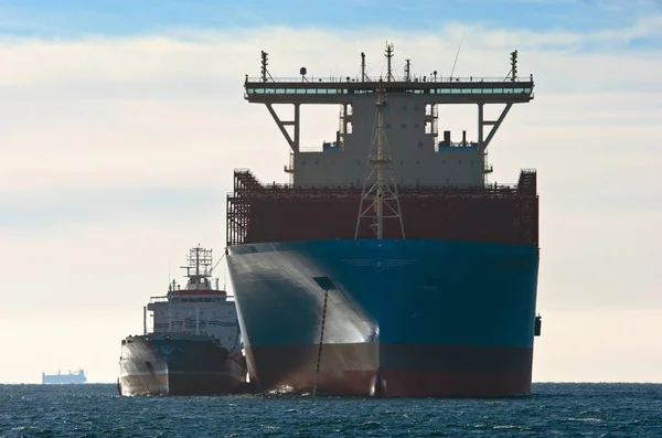 Nakhodka Russie Janvier 2019 Pétrolier Ostrov Sakhaline Bunker Porte Conteneurs — Photo