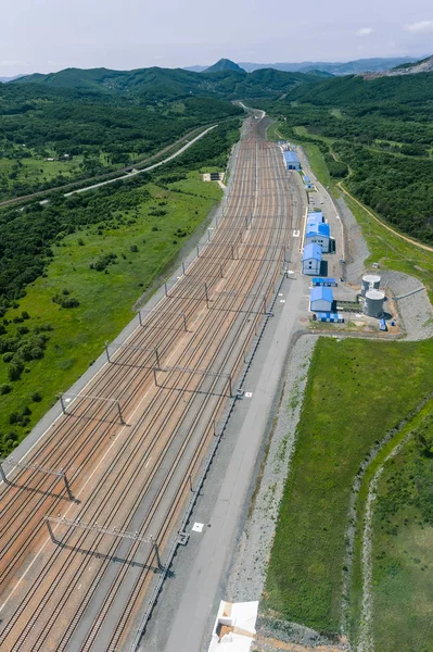 Nakhodka, Rusya-Temmuz 05, 2019: ham petrol şirketi Transneft ile araçların alımı için Tren İstasyonu.
