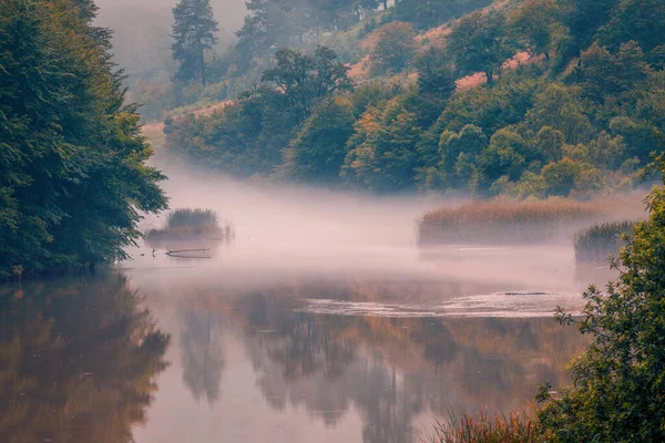 Vista Lago Temprano Mañana Antes Del Amanecer Con Niebla Sobre — Foto de Stock