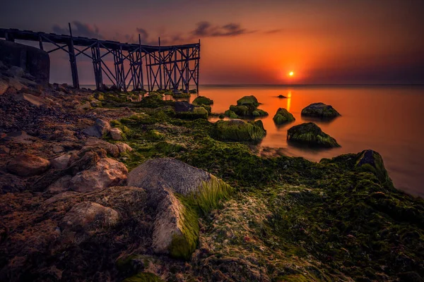 Sunrise Seen Black Sea Romania Long Exposure Rocks Covered Algae — Stock Photo, Image