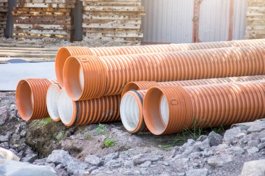 Borular plastik oluklu geniş çaplı kırmızı ve turuncu yapımı için