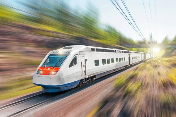 Tren Eléctrico Alta Velocidad Con Desenfoque Movimiento Ferrocarril Pasa Cañón —  Fotos de Stock
