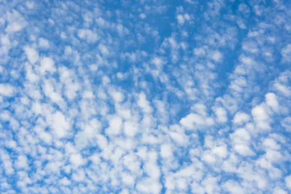 Altocumulus Bulutlar Güneşli Gün Ile Cennet — Stok fotoğraf