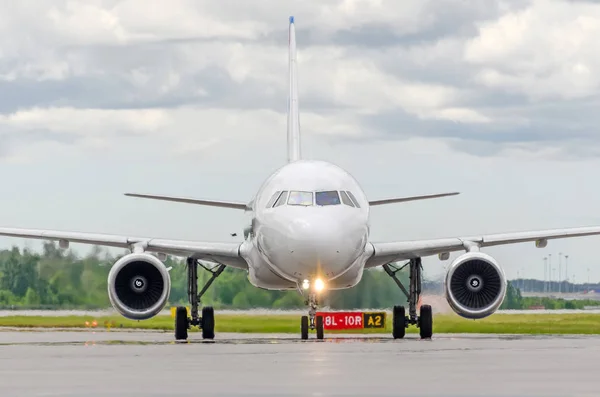 Aviones Vía Dirección Aeropuerto —  Fotos de Stock