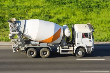 Beton mikseri kamyonu yol Otoban rides