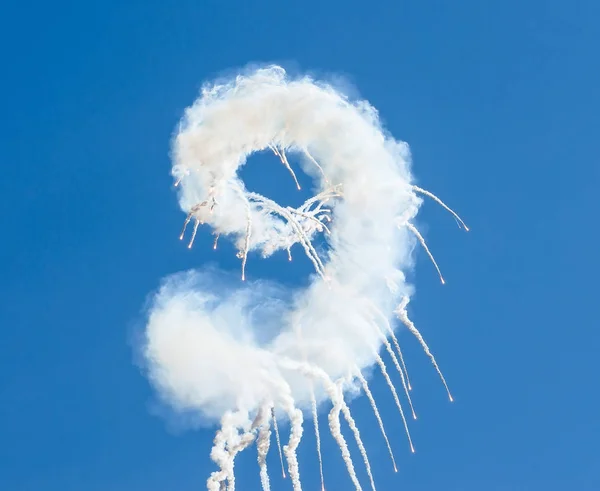 Humo Forma Espiral Explosiones Una Chispa Cielo —  Fotos de Stock