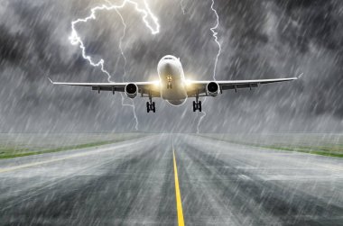 Yıldırım üzerinde açılış havaalanında bir fırtına sırasında bir uçak elektrik boşalması