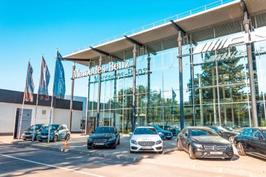 Araba salon Mercedes Benz. Rusya, Saint-Petersburg 12 Temmuz 2017