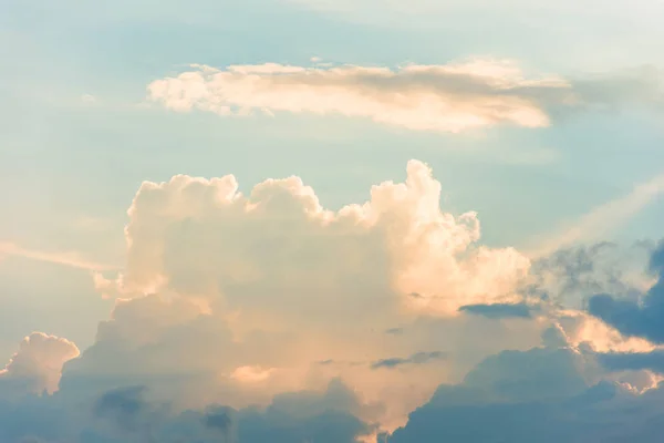 Kumulonimbuswolken Bei Sonnenuntergang Abend — Stockfoto