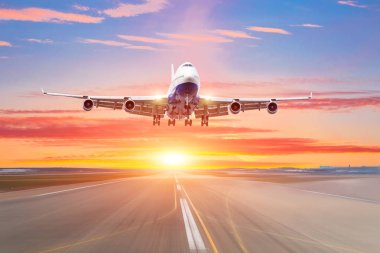 kalkış gün batımında üzerinde aşağı yolcu uçak fly