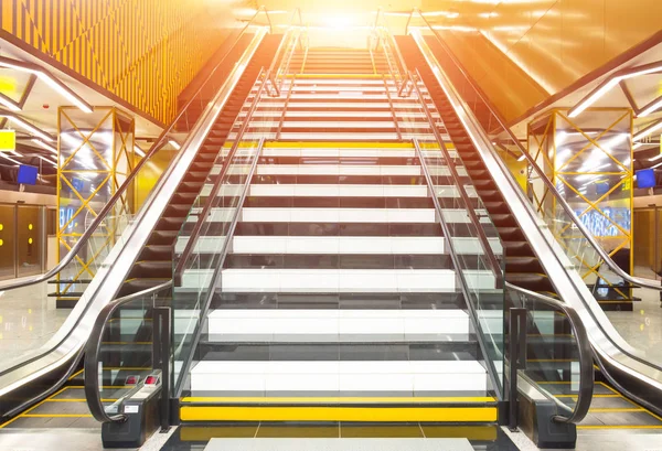 Wide Staircase Each Side Escalators Leading Light — Stock Photo, Image