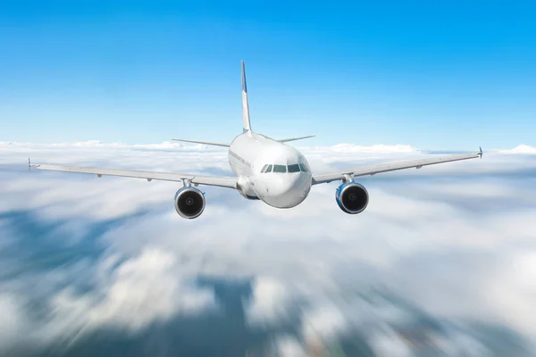 Uçak Gökyüzünde Bulutlar Uçuş Yolculuk Güneş Yükseklik Hız Hareket Bulanıklığı — Stok fotoğraf