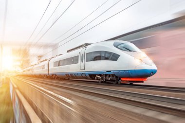 Yüksek hızlı hızlı tren yolcu lokomotif Tren İstasyonu City hareket