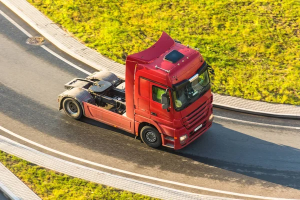 Camion Moderno Senza Alla Svolta Dell Autostrada — Foto Stock