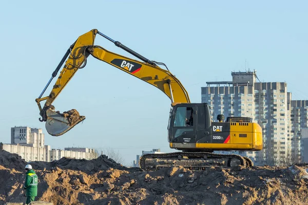 Hydrauliska Crawler Grävmaskin Cat Arbetar Bottentyg Ryssland Saint Petersburg Januari — Stockfoto