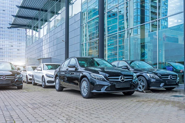 Luxe Auto Mercedes Benz Klasse Parkeren Voor Auto Opslaan Rusland — Stockfoto