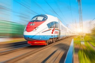Yüksek hızlı tren Sapsan rotasında Moskova-St. Petersburg sürmek. 12 Temmuz 2018
