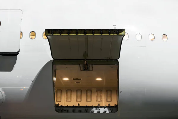 Secção Carga Avião Aberta Aquando Inspecção Com Sacos Bagagens Passageiros — Fotografia de Stock