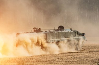 Tank ile toz sürme, önü