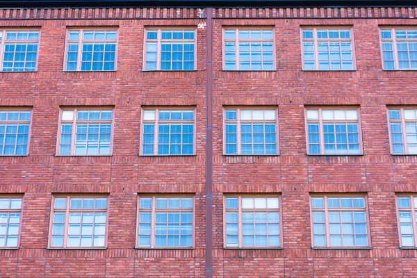 Fachada Edifício Com Grandes Janelas Treliça — Fotografia de Stock