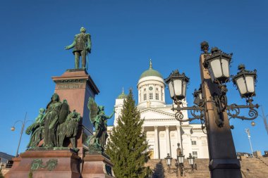 Helsinki Katedrali için bir anıt Alexander II ve sokak ile