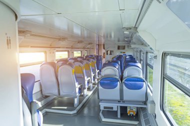 Salon içinde hızlı banliyö tren ile boş sandalye