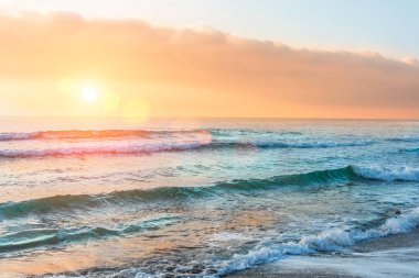 Okyanus ufuk ve günbatımı plaj dalgalar büyük görünümü