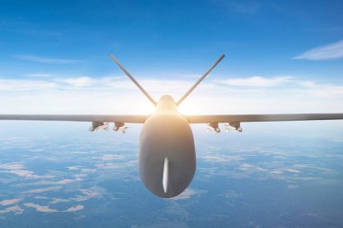 Görünümü, yüksek gökyüzünde uçan askeri drone kapat