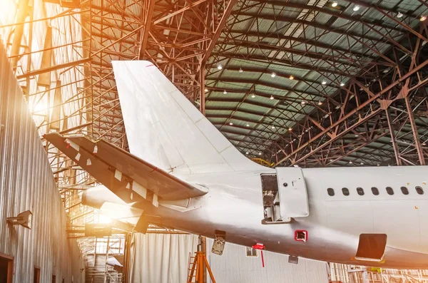 Cola Aeronave Hangar Mantenimiento Del Avión —  Fotos de Stock