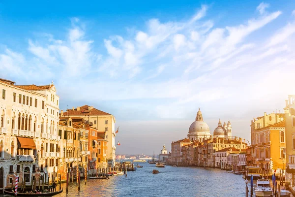 Gran Canal Venecia Italia Hermosas Nubes Pintorescas Cielo Basílica Santa — Foto de Stock