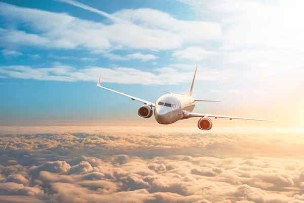 旅客機 ビジネス旅行 旅行のコンセプトです 飛行の夕日 — ストック写真