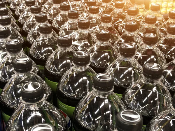 Close Verschlüsse Ein Pepsi Getränk Der Flasche Supermarkt Russland Sain — Stockfoto