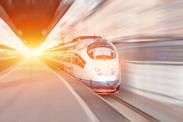 Estação Passageiros Alta Velocidade Viagem Comboio Efeito Borrão Motivo Luz — Fotografia de Stock
